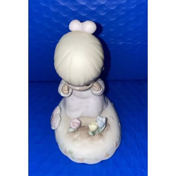 Precious Moments #136220 “Growing In Grace” Girl praying flowers Age 3 1994 - Picture 7 of 10